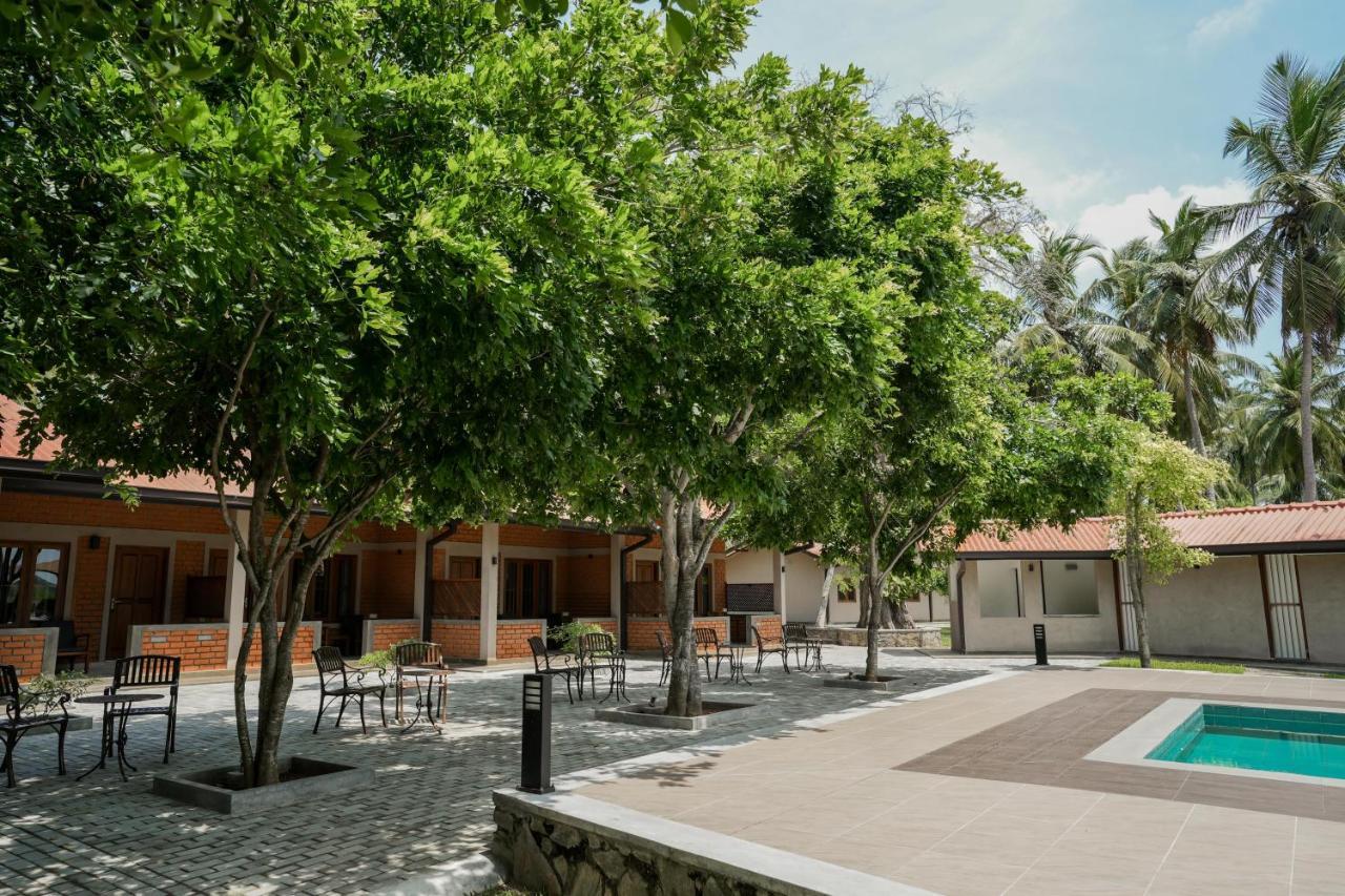 Malala Retreat Hotel Hambantota Exterior photo
