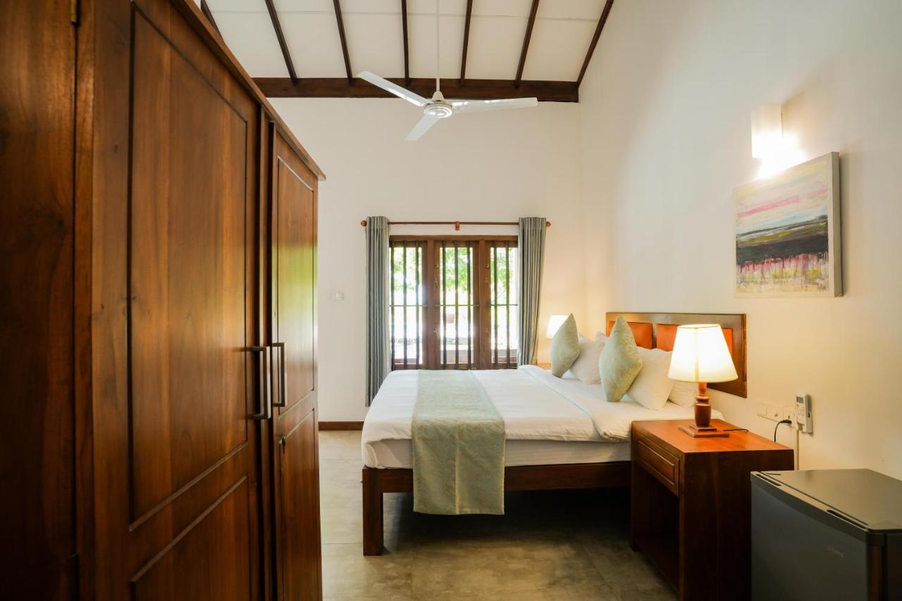 Malala Retreat Hotel Hambantota Exterior photo