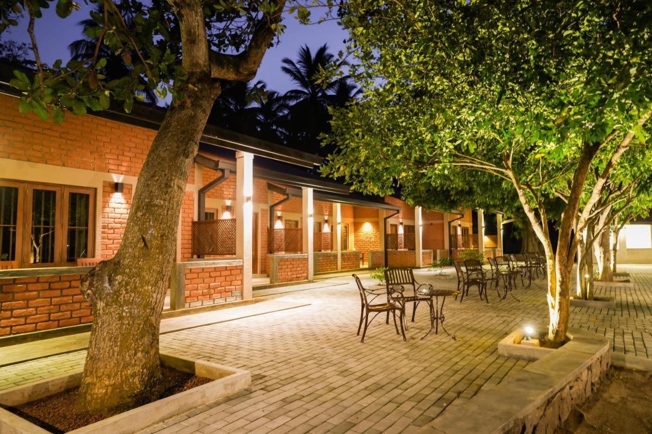 Malala Retreat Hotel Hambantota Exterior photo