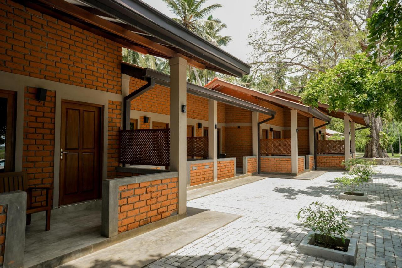 Malala Retreat Hotel Hambantota Exterior photo