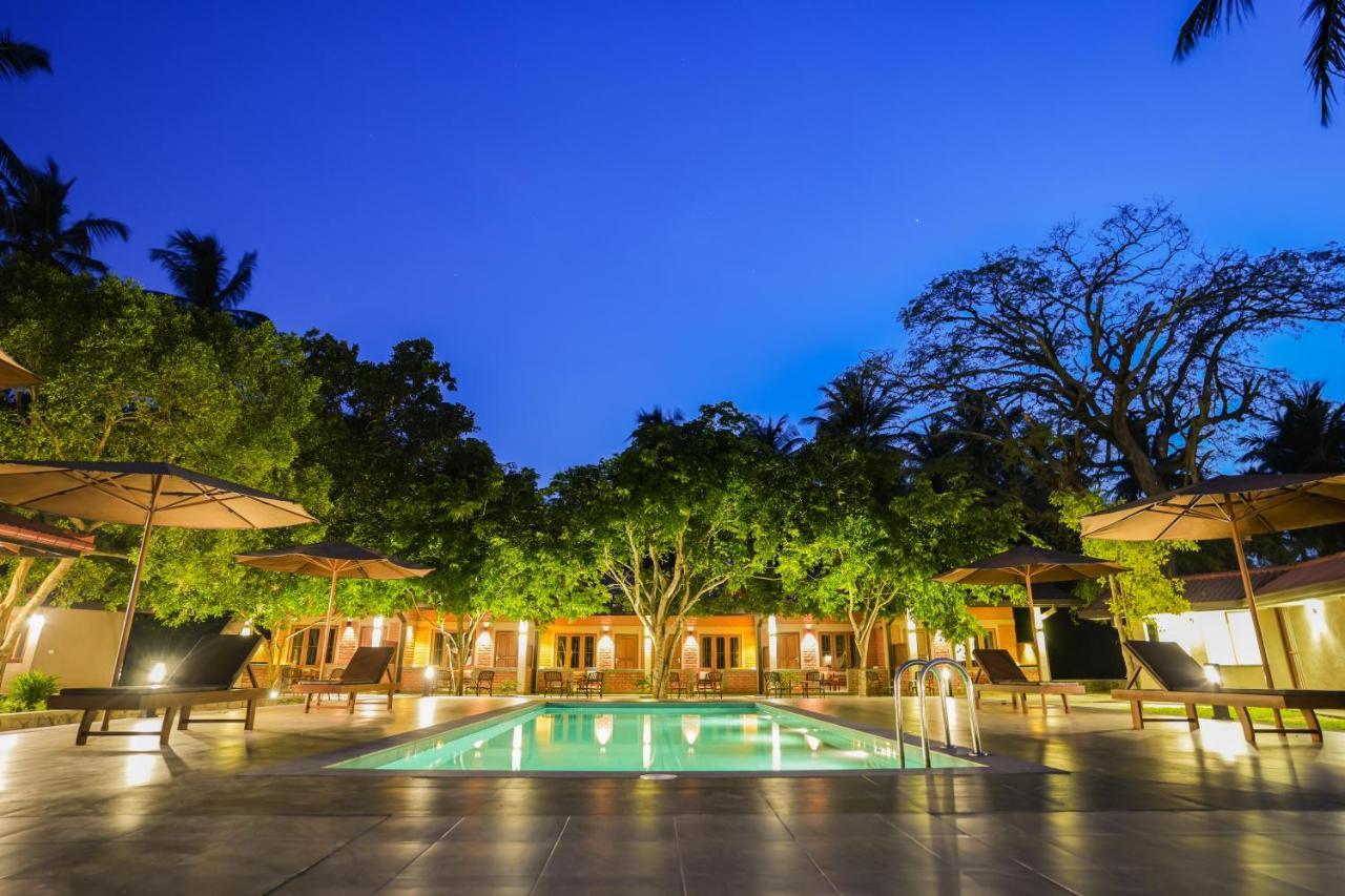 Malala Retreat Hotel Hambantota Exterior photo