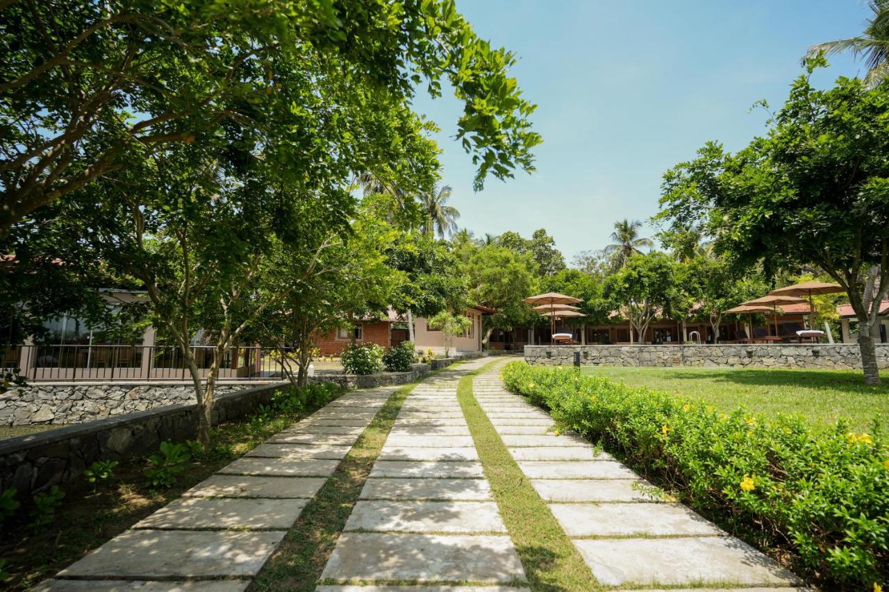 Malala Retreat Hotel Hambantota Exterior photo
