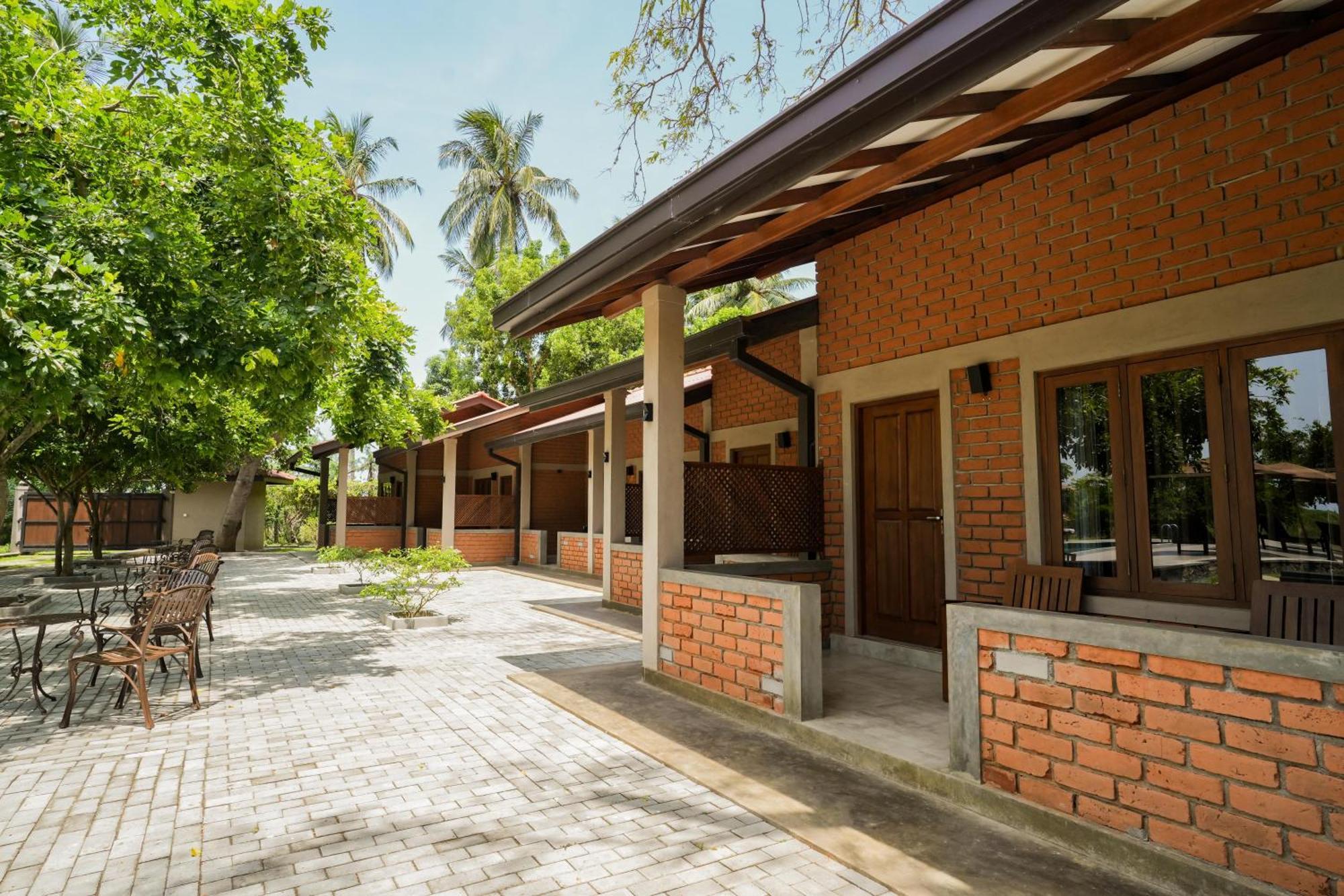 Malala Retreat Hotel Hambantota Exterior photo